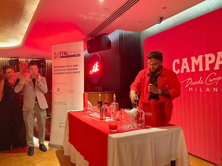 Only Red Vibes: Negroni Night 2025